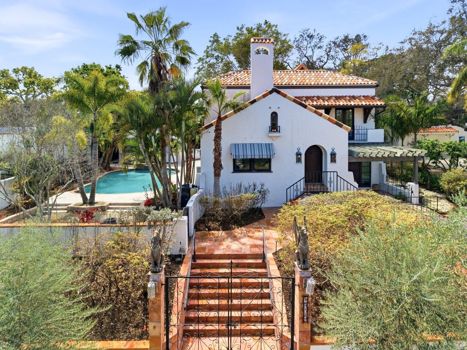 Property Photo:  1529 Maple Street  FL 33755 