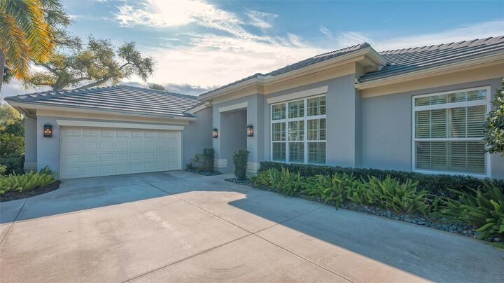 Property Photo:  434 E Macewen Drive  FL 34229 