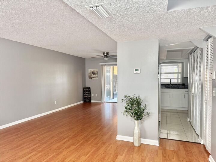 Property Photo:  5156 Tennis Court Circle  FL 33617 