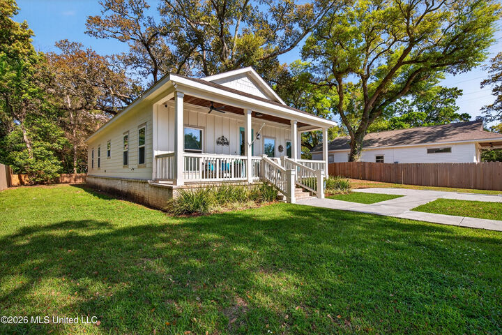 Property Photo:  2208 Gulf Avenue  MS 39501 