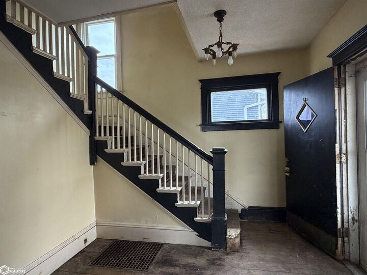 Property Photo:  816 Cottonwood Court  IA 52601 