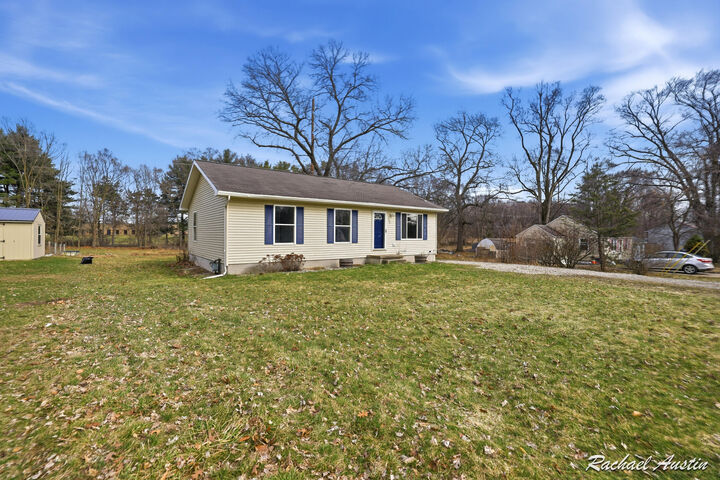 Property Photo:  1100 N Edgewood Street  MI 48838 