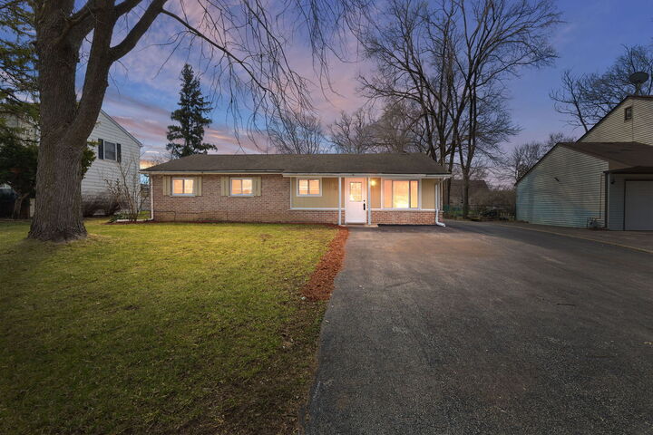 Property Photo:  533 Redwood Road  IL 60440 