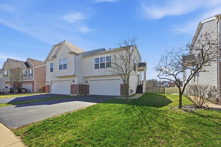 Property Photo: 2450 Saddle Ridge Drive IL 60432