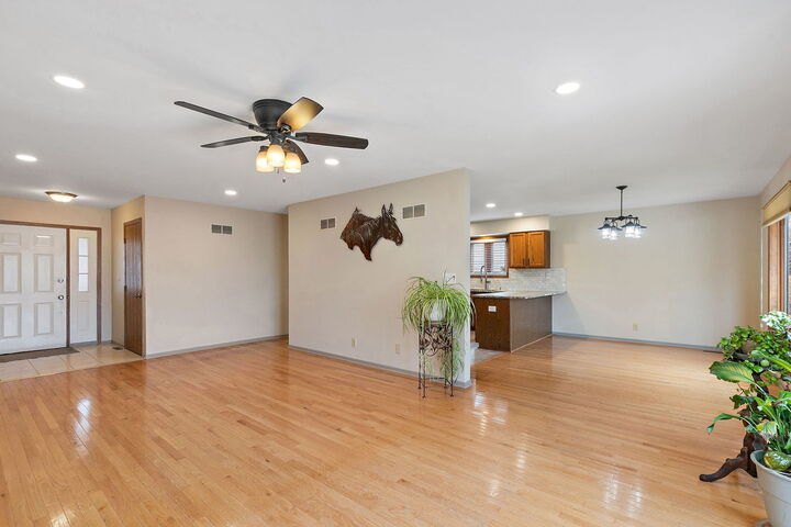 Property Photo:  510 Eisenhower Street  IL 60152 