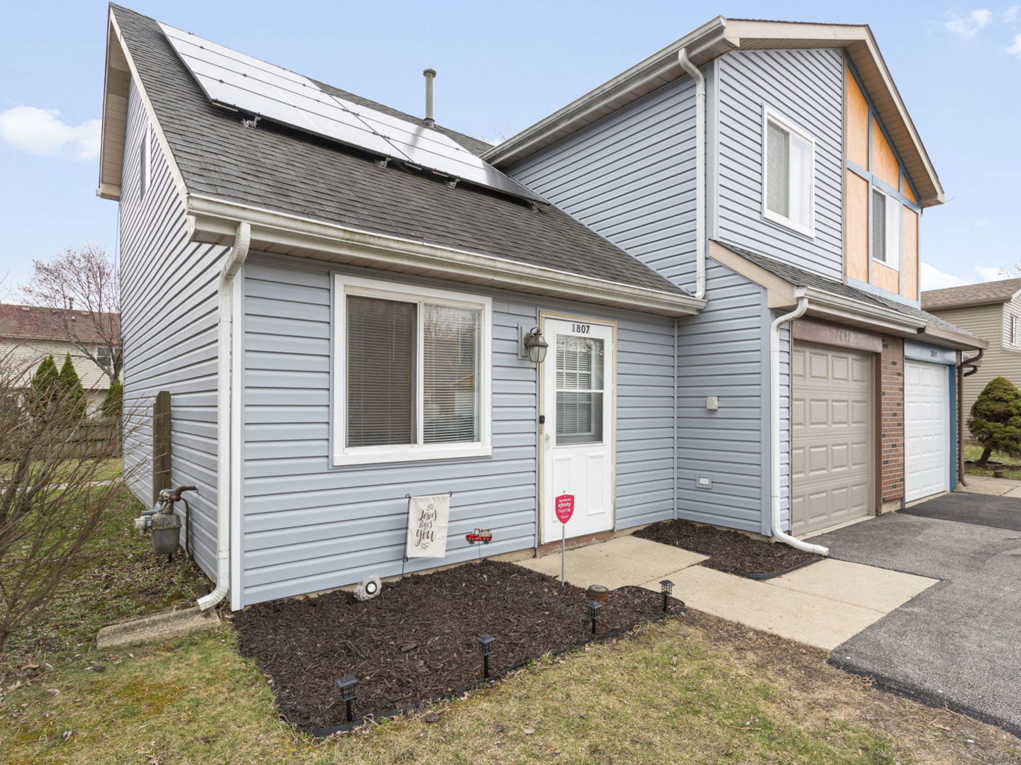 Property Photo:  1807 Whitney Drive  IL 60133 