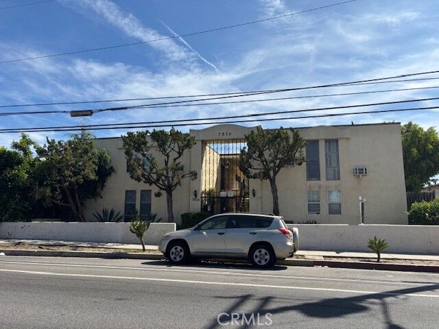 Property Photo:  7826 Laurel Canyon 7  CA 91605 