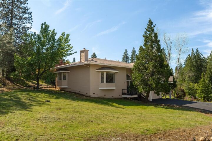 Property Photo:  939 Fairway Ct  CA 95247 