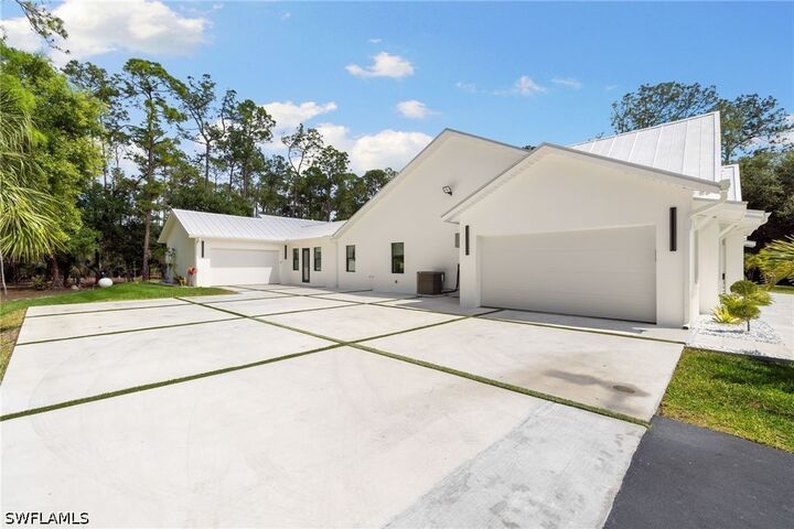 Property Photo: 3475 3rd Avenue SW FL 34117