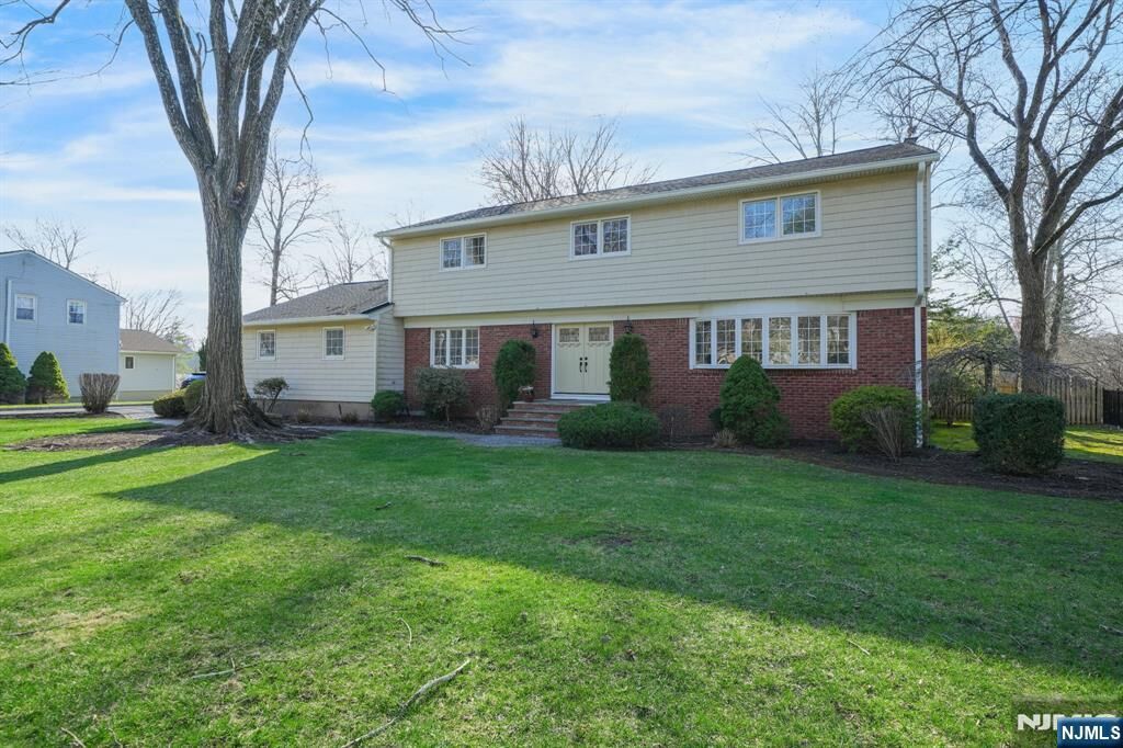 Property Photo:  3 Tristam Place  NJ 07058 