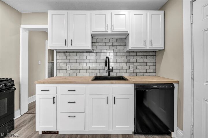 Property Photo: 13620 S Parkway Drive OH 44105