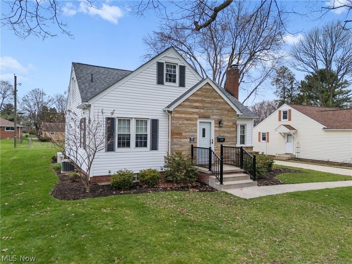 Property Photo:  2883 Sharonwood Avenue NW  OH 44708 