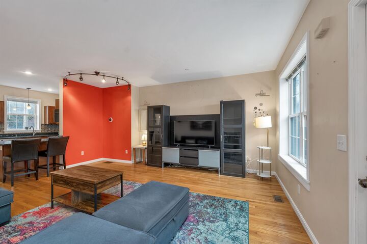 Property Photo: 9 Falkland Place NH 03801