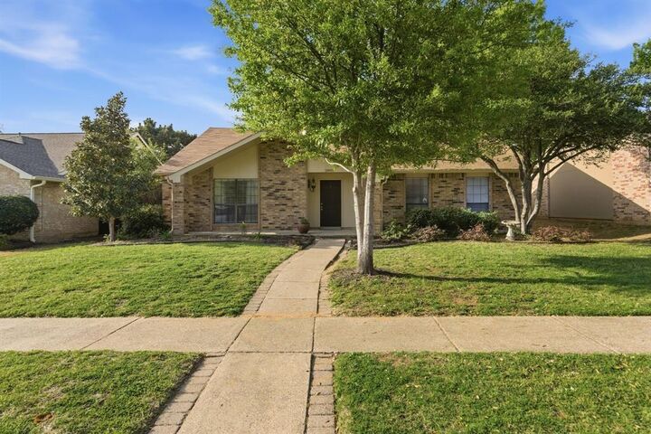 Property Photo: 2805 Stratford Lane TX 75028