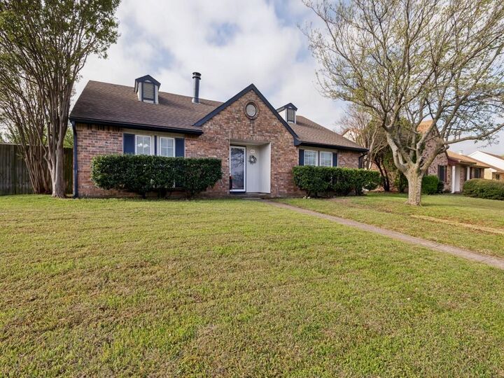 Property Photo: 431 Whitney Street TX 75104