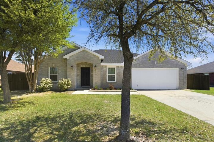 Property Photo:  433 Windmill Drive  TX 75166 