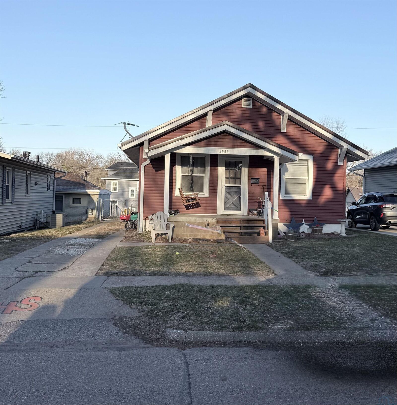 Property Photo:  2555 S Cedar St  IA 51106 