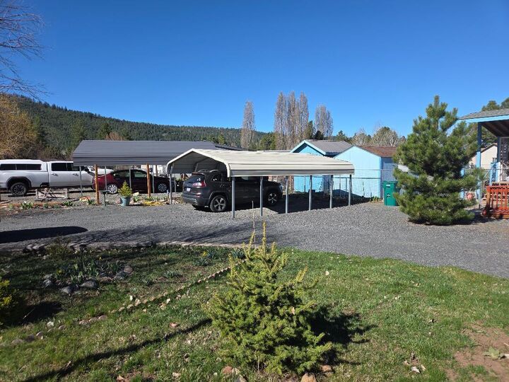 Property Photo: 14204 Ravenwood Drive OR 97601