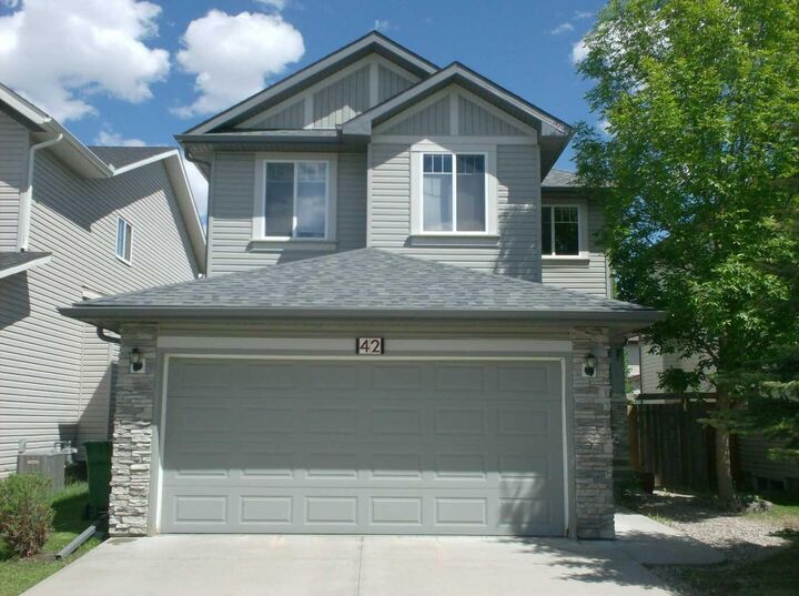 42 Everoak Green SW — photo 1