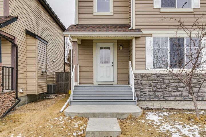 Property Photo:  475 Cimarron Boulevard  AB T1S 0J6 