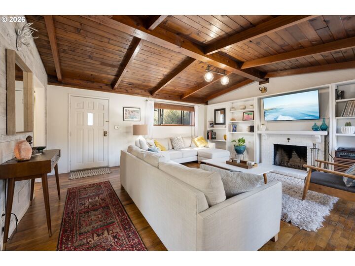 Property Photo:  9319 NE Broadway  OR 97220 