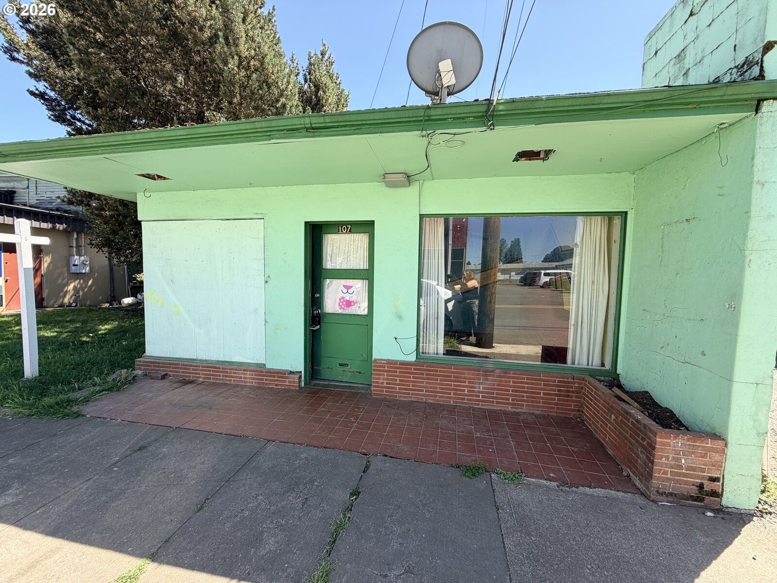 Property Photo:  107 5th St  OR 97101 