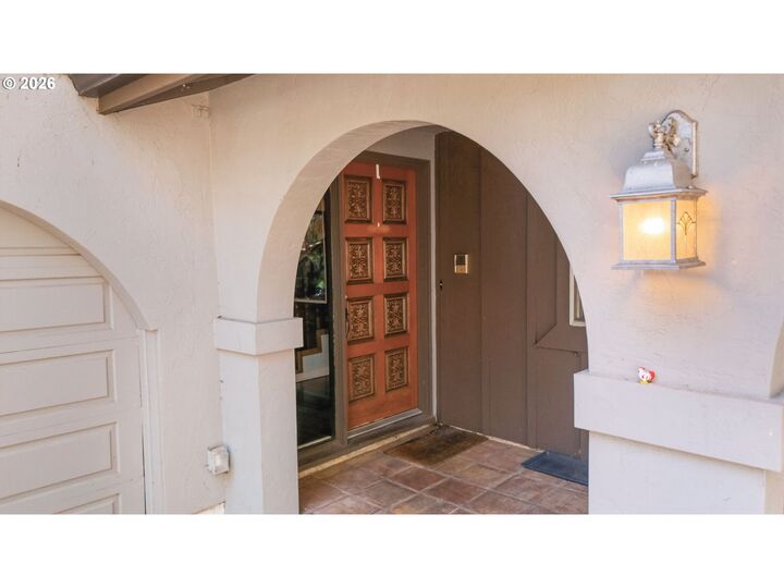 Property Photo:  320 Dellwood Dr  OR 97405 