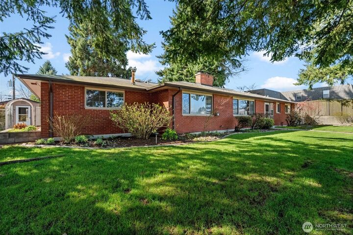 Property Photo:  1116 S Woodlawn Street  WA 98465 