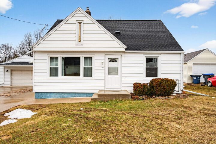 Property Photo:  117 N Cherry Street  WI 54944-9405 