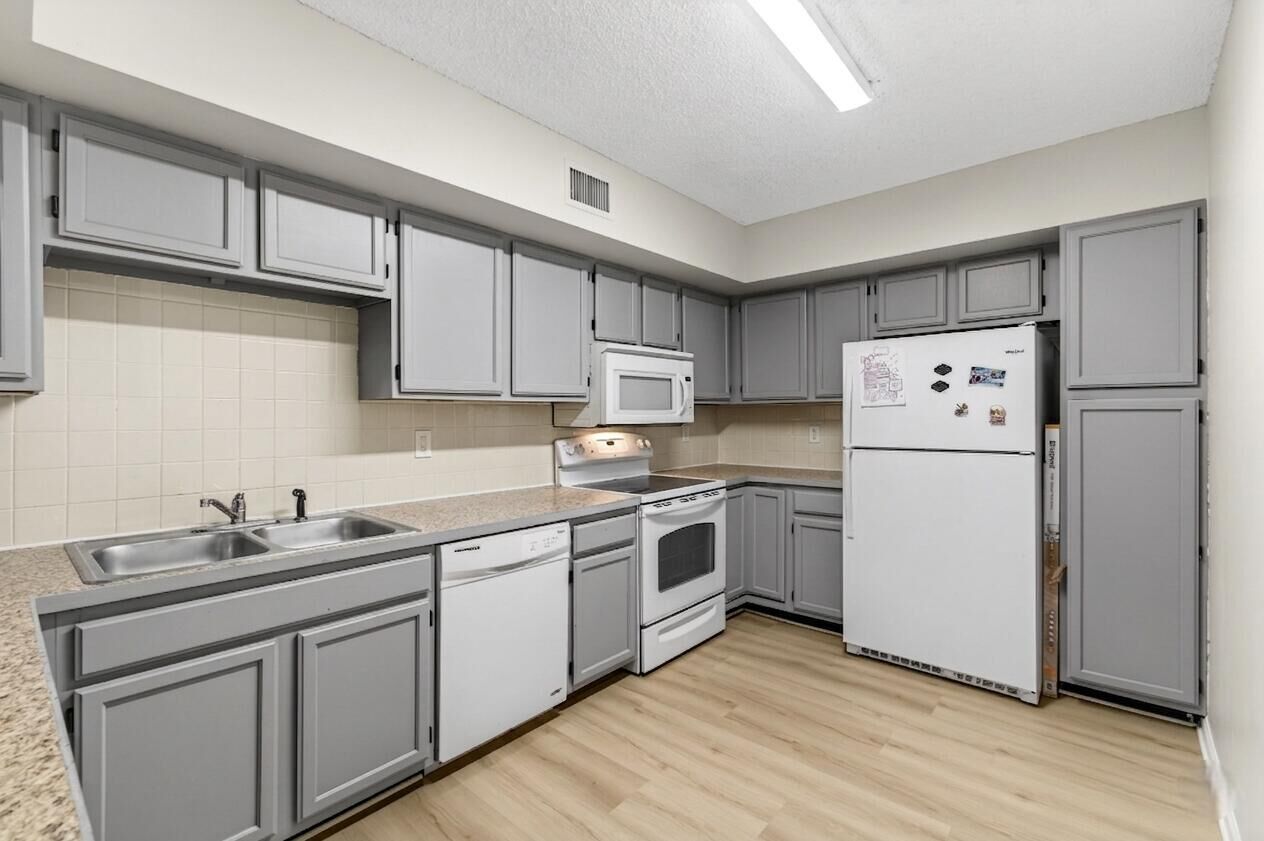 Property Photo:  3191 Leewood Terrace L238  FL 33431 