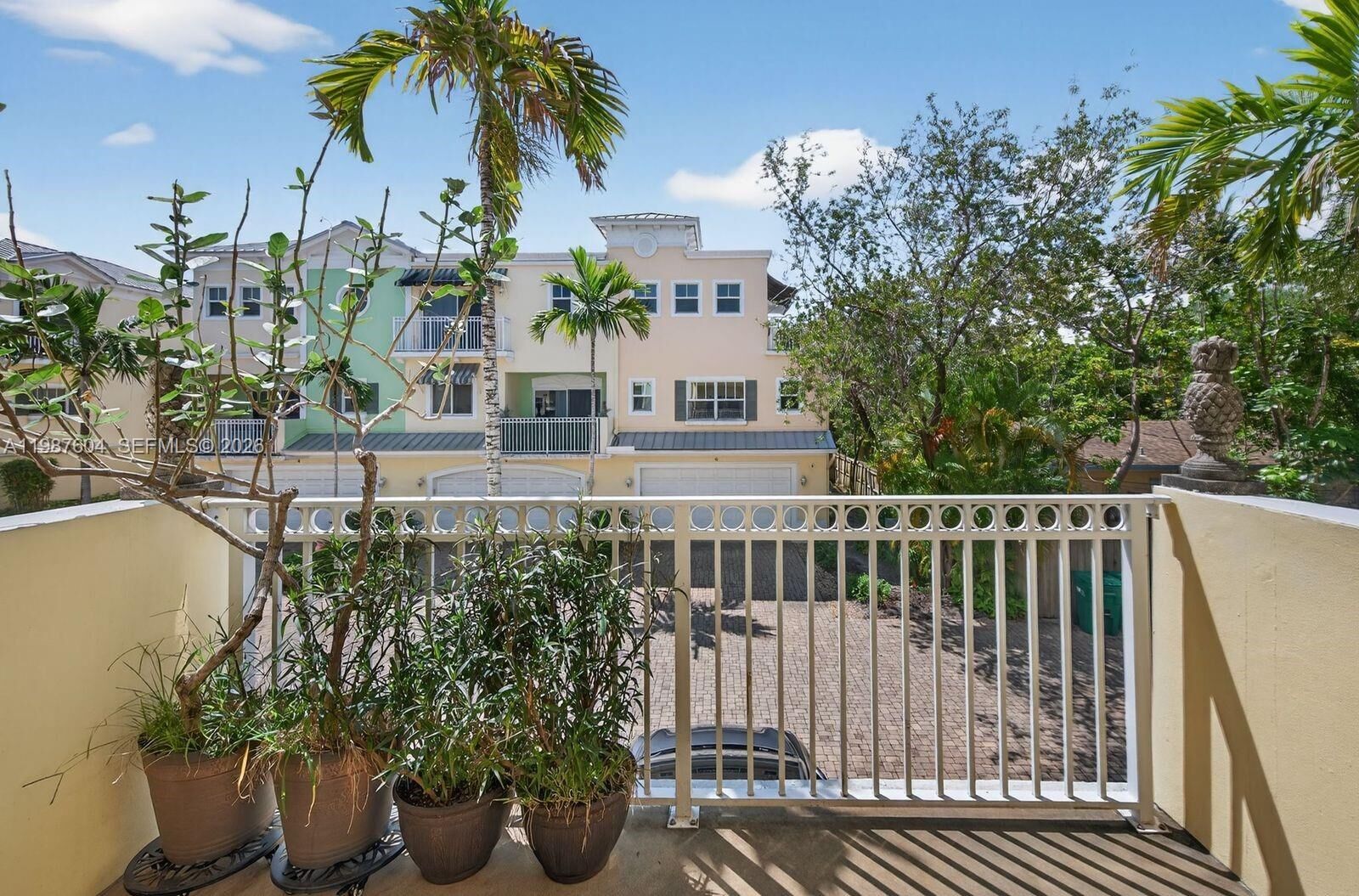 Property Photo:  630 SE 15th St 5  FL 33316 