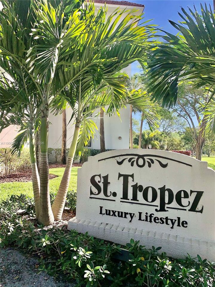 Property Photo:  2105 Lavers Cir 501  FL 33444 