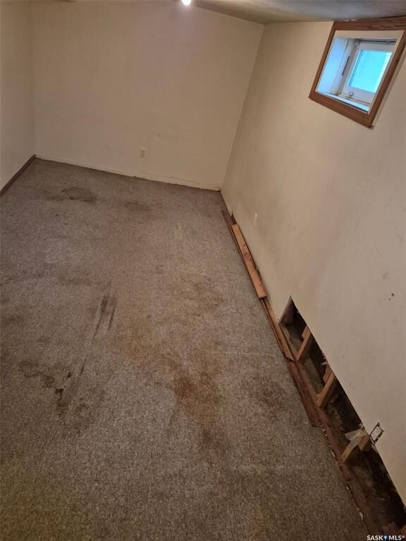 Property Photo: 818 K Avenue N SK S7L 2N1