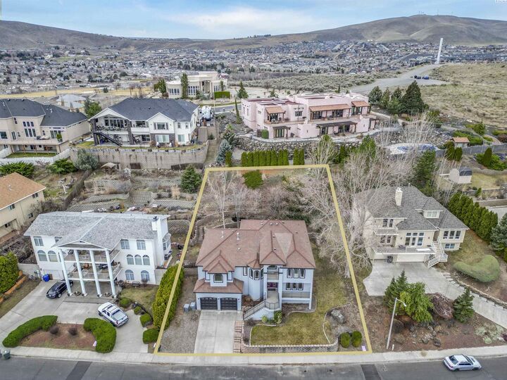 Property Photo:  1219 Brentwood Ave  WA 99352 