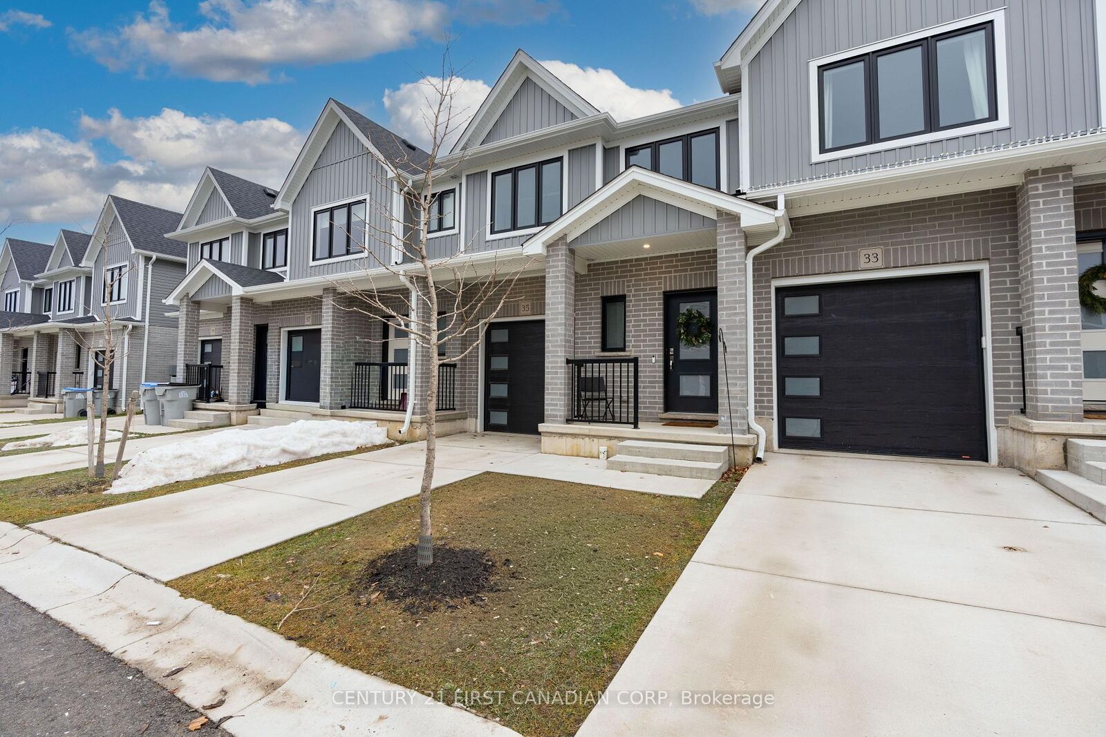 Property Photo: 17 Nicholson Street 35 ON N0M 2J0