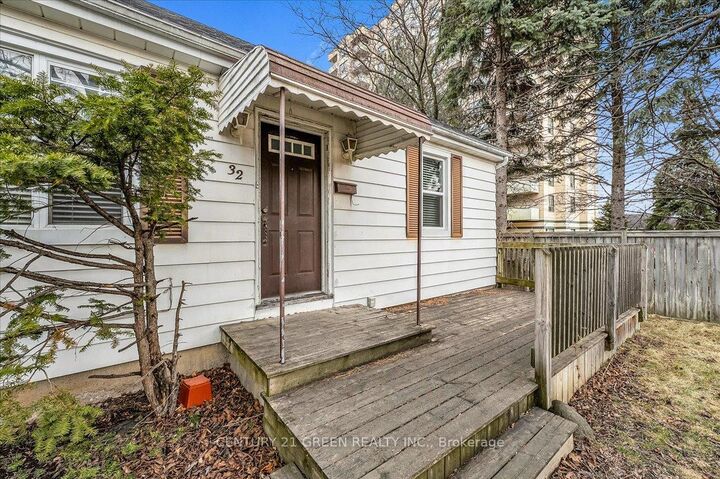 Property Photo:  32 Beech Street  ON L6V 1V1 