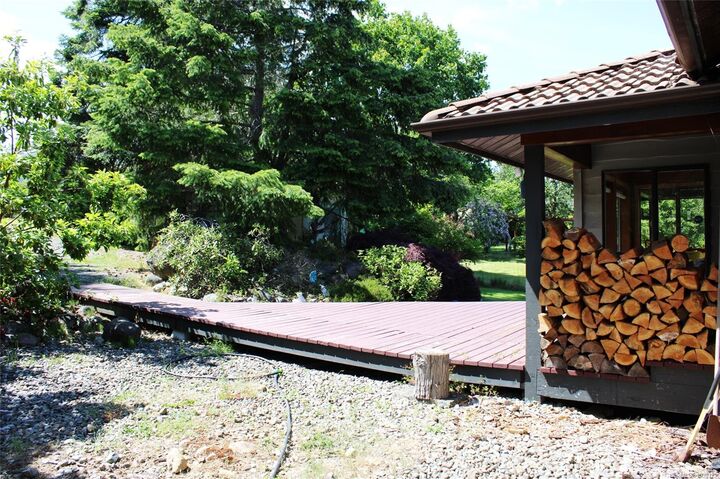 Property Photo: 5904 Garvin Rd BC V0R 3B0