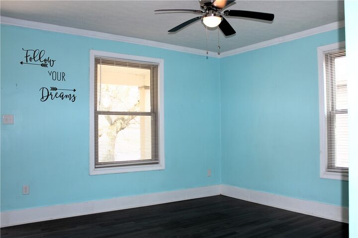 Property Photo: 1089 Main Street PA 15108