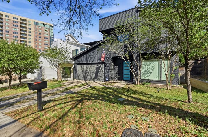 Property Photo:  904 Catalpa Street B  TX 78702 