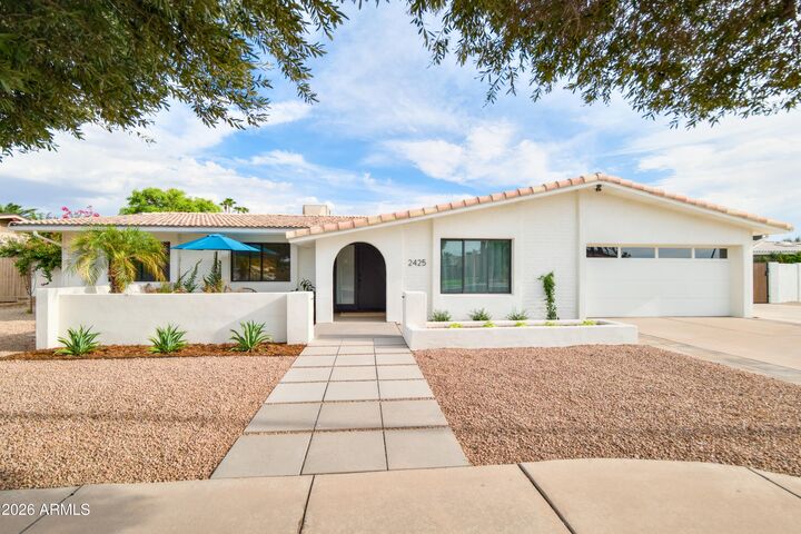 Property Photo:  2425 W Impala Circle  AZ 85202 