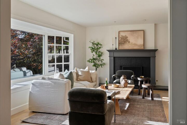 Property Photo:  21 Hillside Avenue  CA 94904 