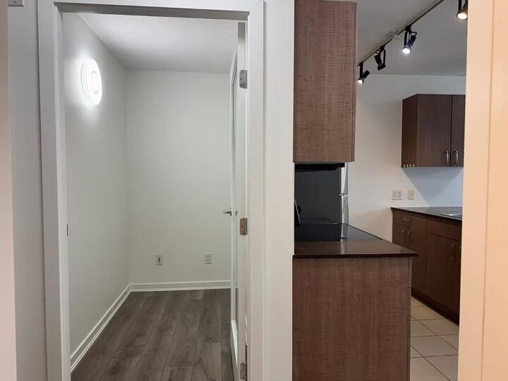 Property Photo: 610 Granville Street 1715 BC V6C 3T3