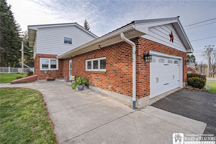 Property Photo:  39 W Fairmount Avenue  NY 14750 