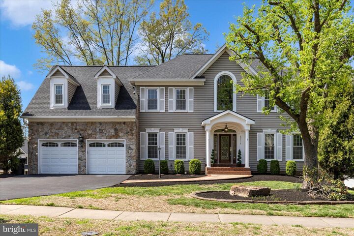 Property Photo:  43518 Golden Meadow Circle  VA 20147 
