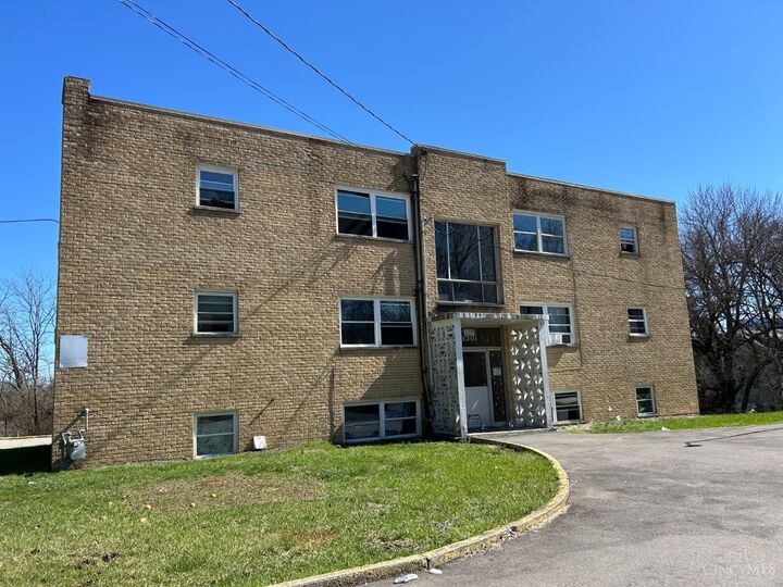 Property Photo: 3301 Camvic Terrace OH 45211