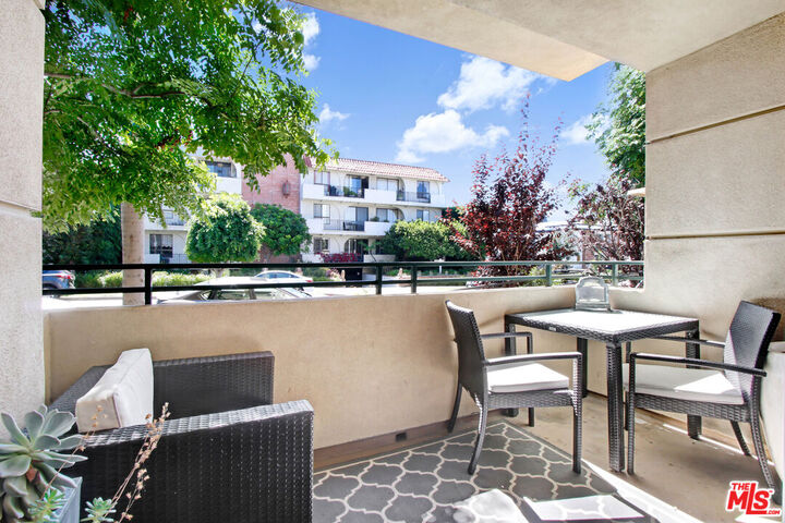 Property Photo:  11921 Dorothy St  CA 90049 