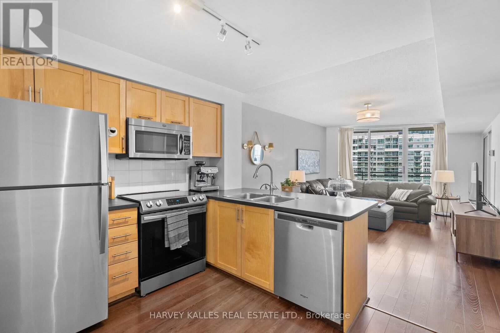 Property Photo: 650 Queens Quay West 803 ON M5V 3N2