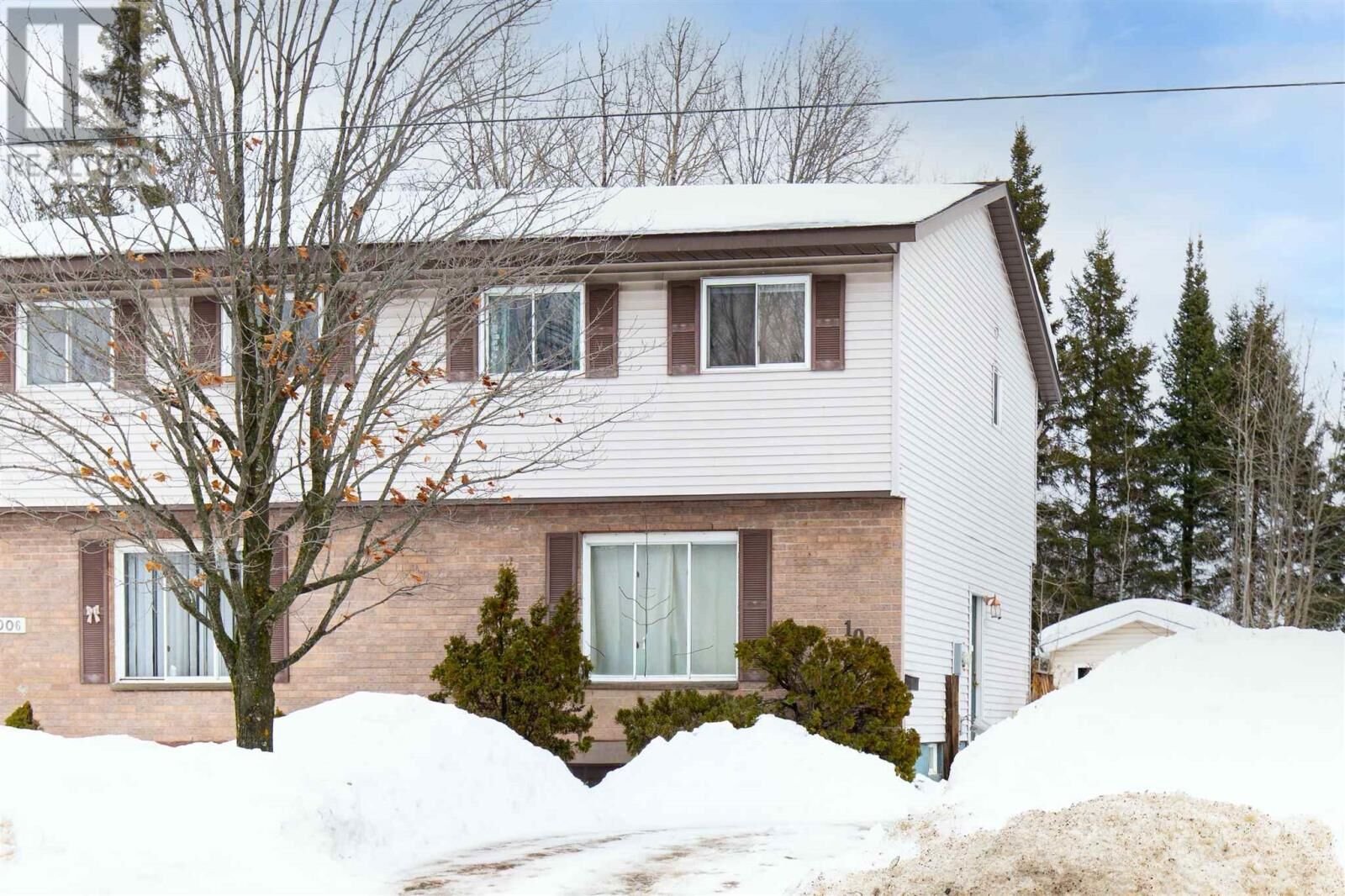 Property Photo:  1004 Pine St  ON P6B 5V1 