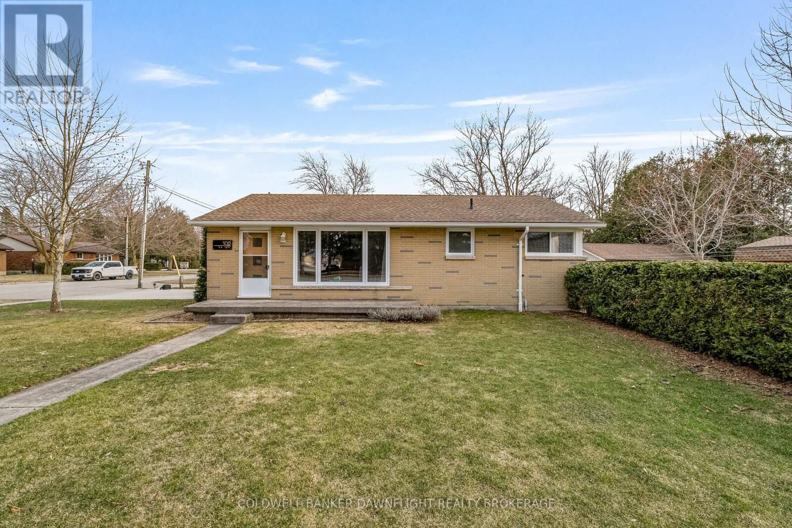 Property Photo:  105 Wellington Street West  ON N0M 1S2 