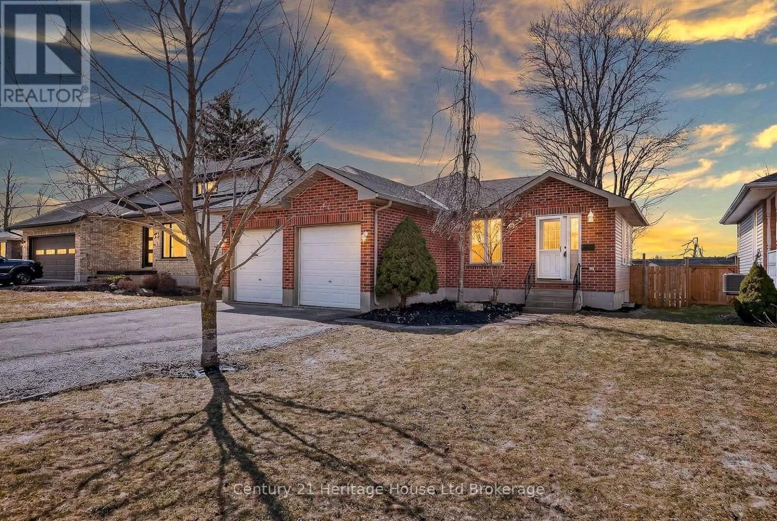 Property Photo:  42 Eleanor Street  ON N0K 1N0 